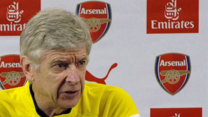 Arsene Wenger na szczycie. Część kibiców Arsenalu wolałaby, żeby nie był tym liderem!